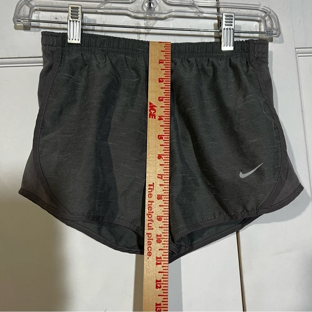 Nike Dri Fit Girls Shorts Dark Gray Size Medium